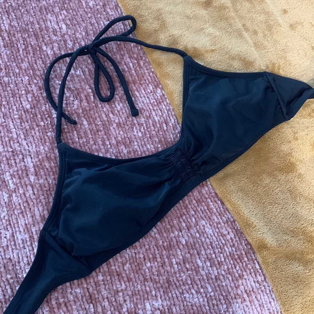 Ruched black bikini too with padding